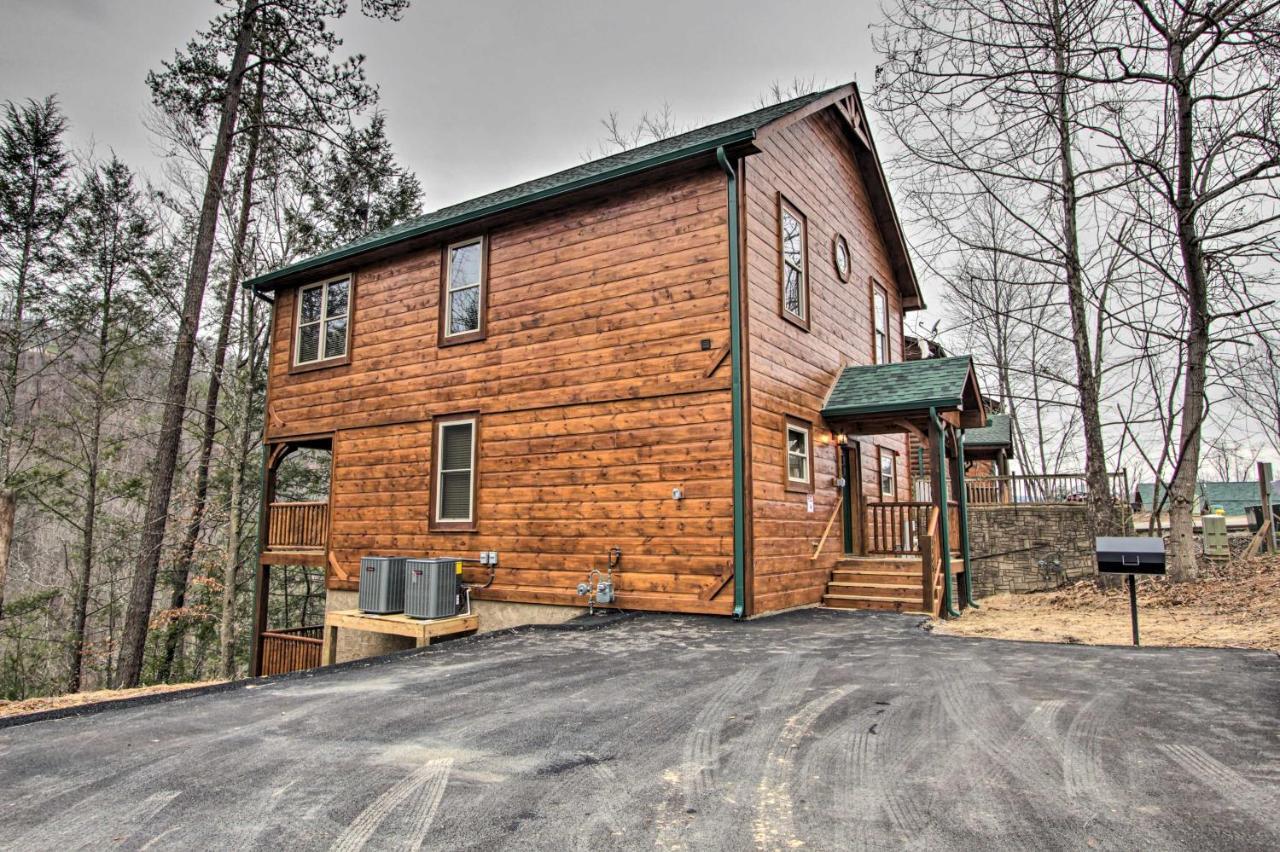 Luxe Cabin With Home Theater Less Than 2 Miles To Gatlinburg Exterior photo