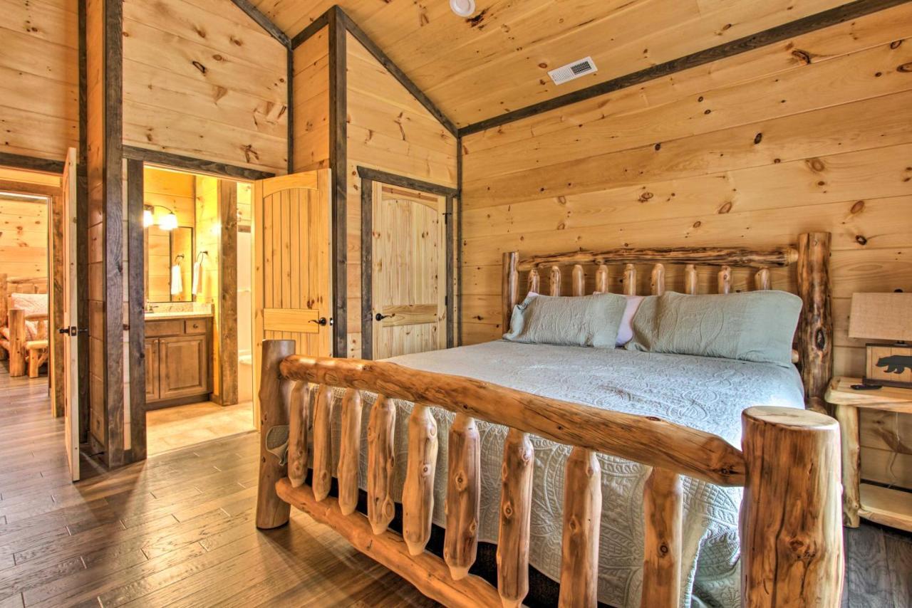 Luxe Cabin With Home Theater Less Than 2 Miles To Gatlinburg Exterior photo