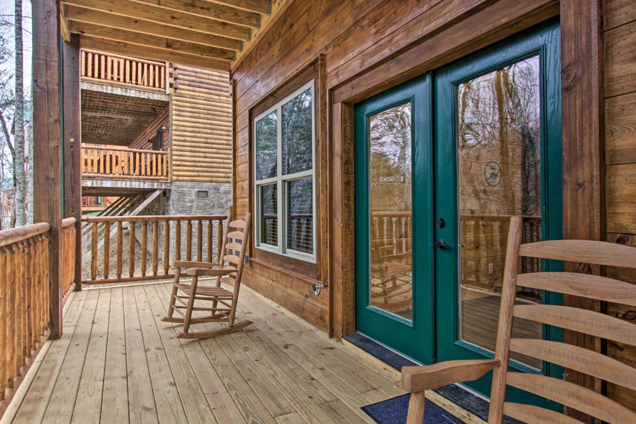 Luxe Cabin With Home Theater Less Than 2 Miles To Gatlinburg Exterior photo