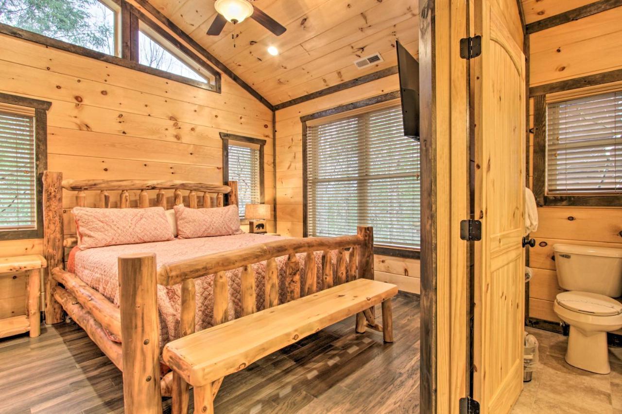 Luxe Cabin With Home Theater Less Than 2 Miles To Gatlinburg Exterior photo