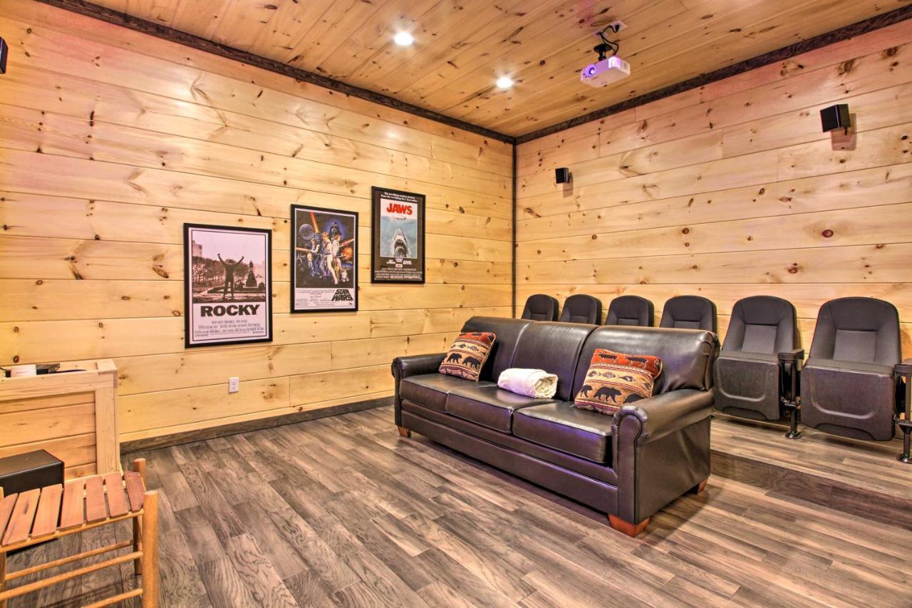 Luxe Cabin With Home Theater Less Than 2 Miles To Gatlinburg Exterior photo