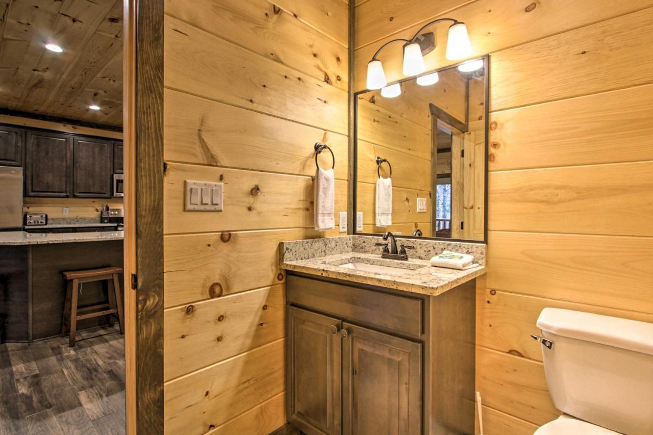 Luxe Cabin With Home Theater Less Than 2 Miles To Gatlinburg Exterior photo